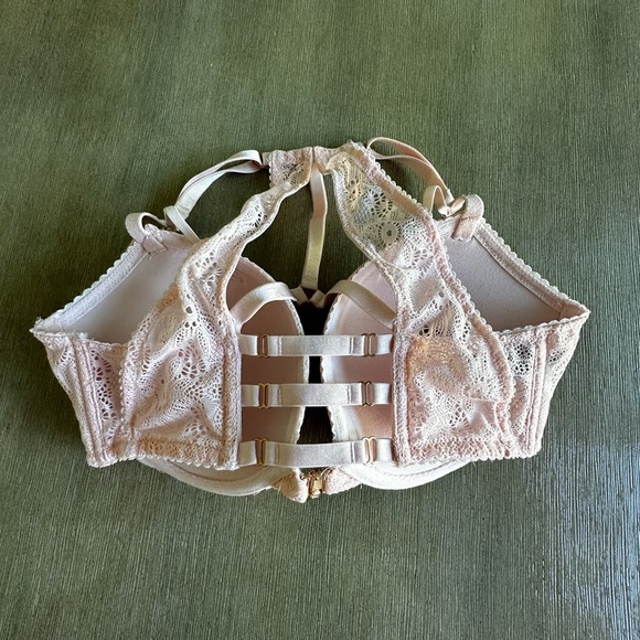Victoria's Secret Blush Lace Bra - Picture 5 of 5